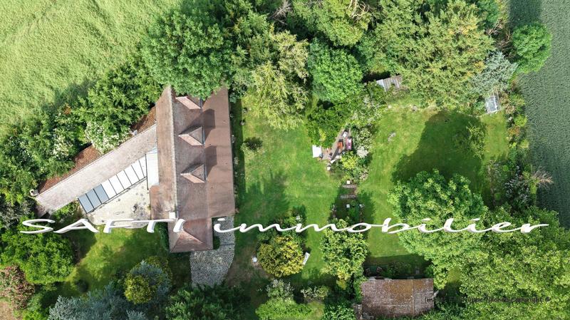 Maison - 235 m² - 10 pièces