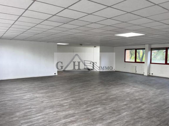Entrepôt - 1 044 m²