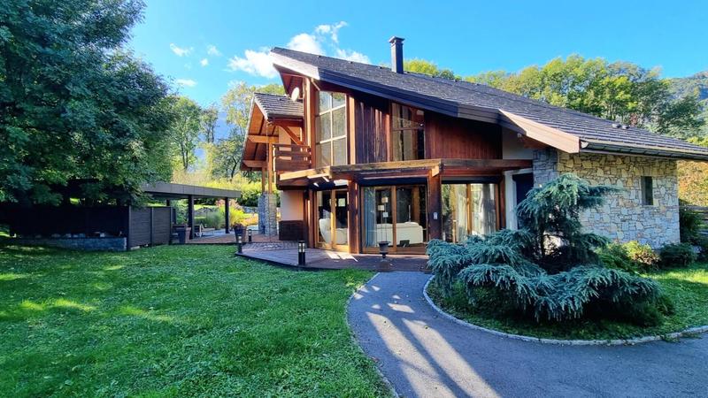 Maison - 250 m² - 9 pièces