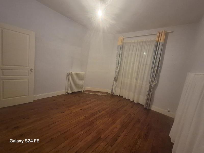 Maison - 220 m² - 8 pièces