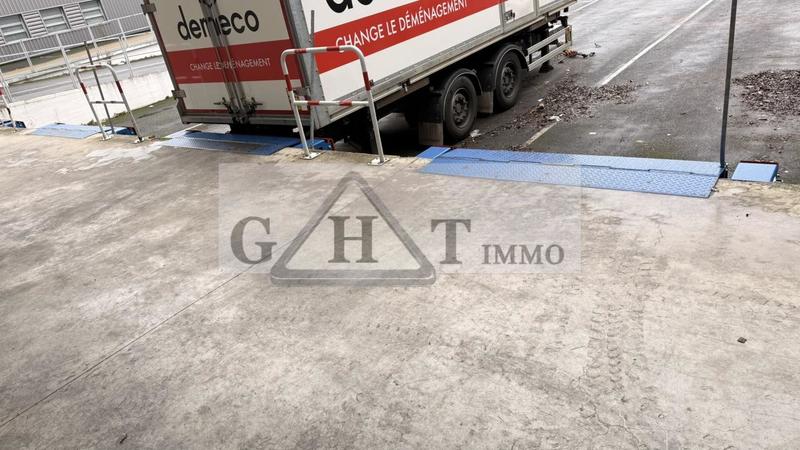 Entrepôt - 2 500 m²