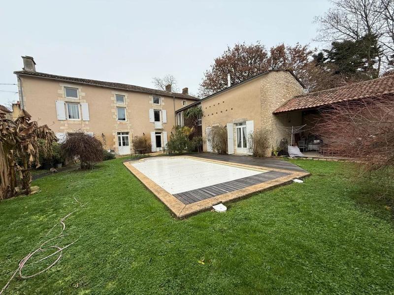 Maison de maîtres - 245 m² - 10 pièces