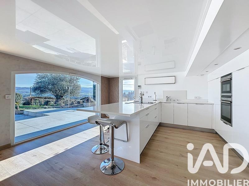 Maison - 260 m² - 8 pièces