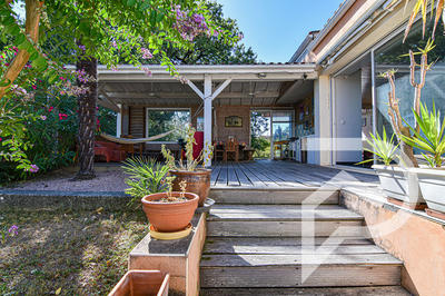 Maison - 242 m² - 6 pièces