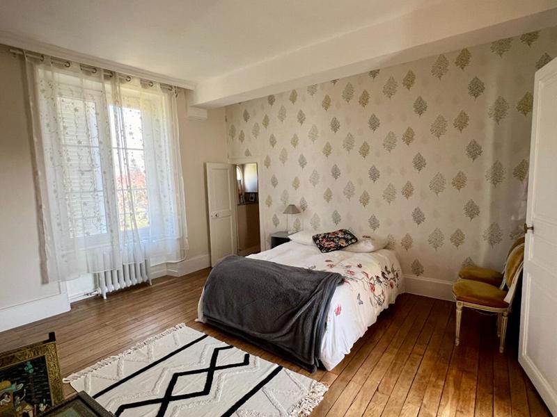 Demeure - 274 m² - 11 pièces