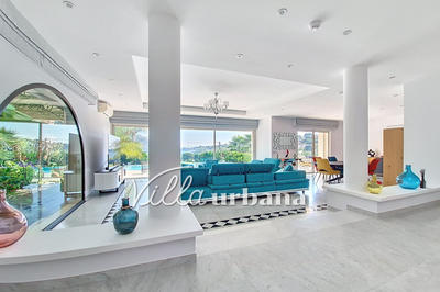 Maison - 218 m² - 6 pièces