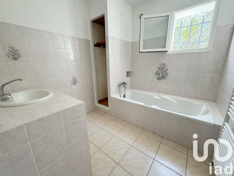 Maison - 222 m² - 9 pièces