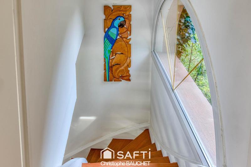 Maison - 213 m² - 6 pièces