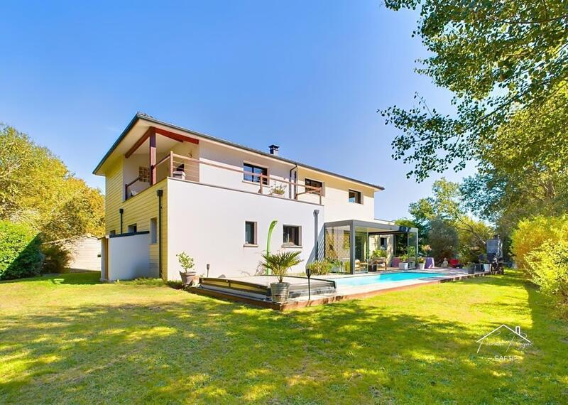 Maison - 224 m² - 8 pièces