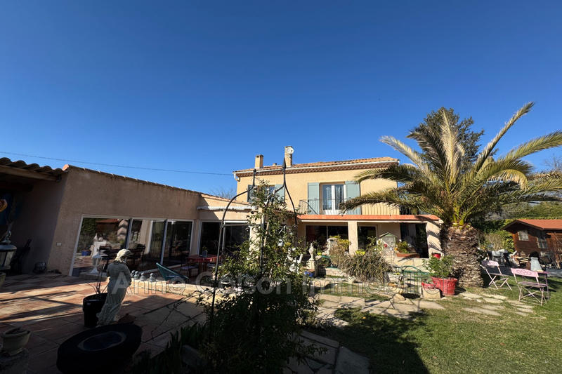 Maison - 201 m² - 7 pièces