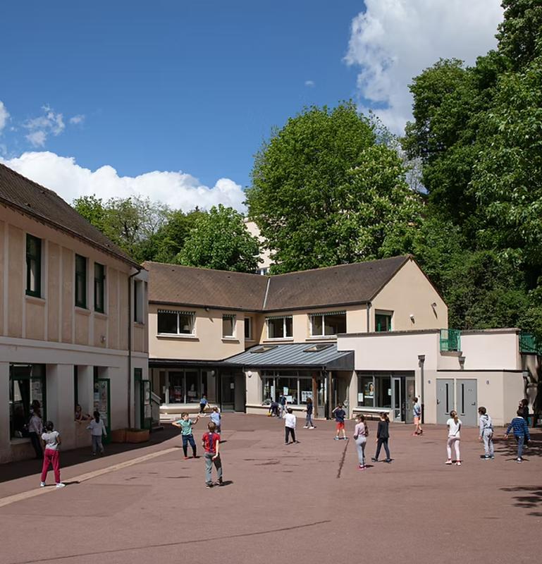 Maison - 210 m² - 10 pièces