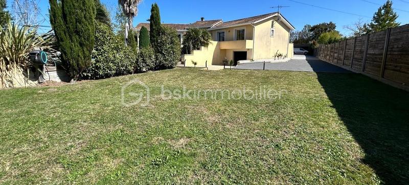 Maison traditionnelle - 201 m² - 7 pièces