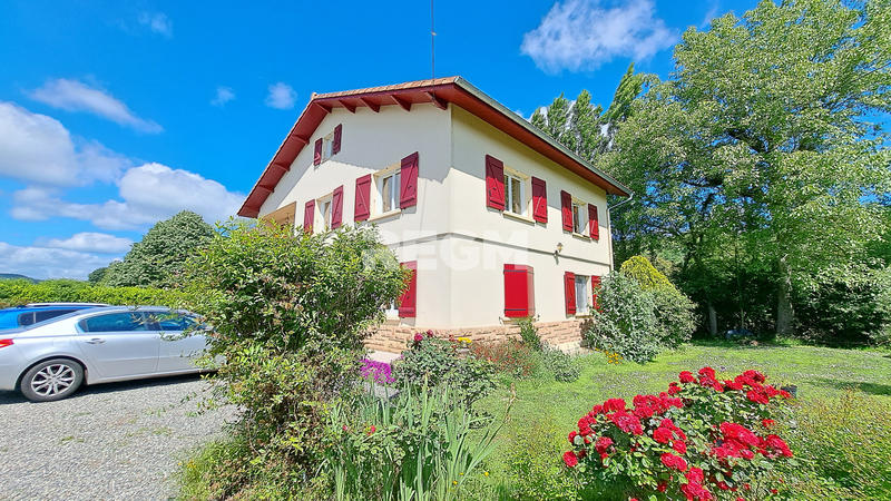 Maison - 240 m² - 8 pièces