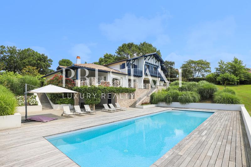 Maison - 482 m² - 12 pièces