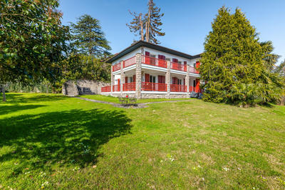 Maison - 400 m² - 11 pièces