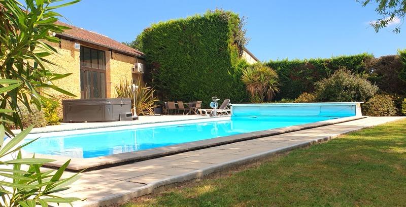 Corps de ferme - 388 m² - 9 pièces