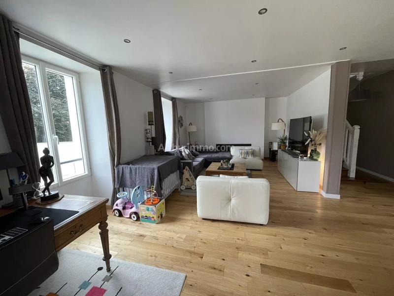 Maison - 204 m² - 8 pièces