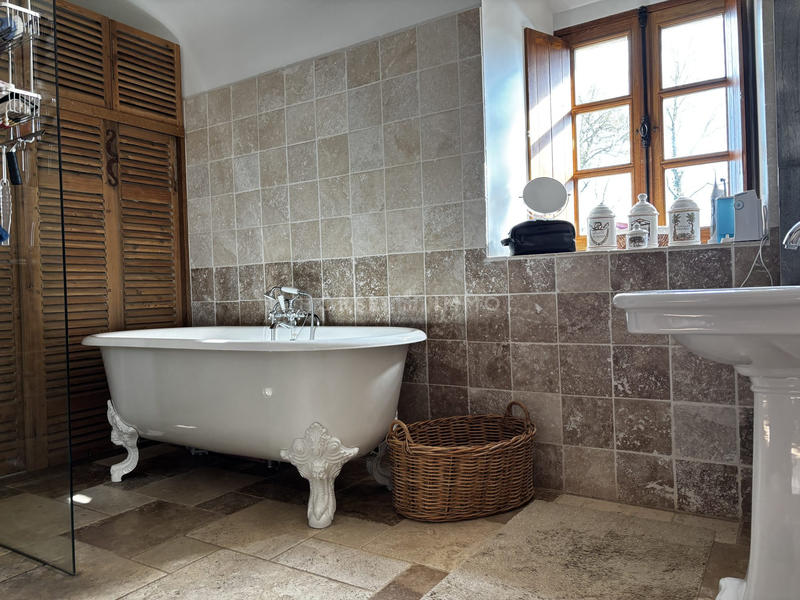 Maison - 418 m² - 12 pièces