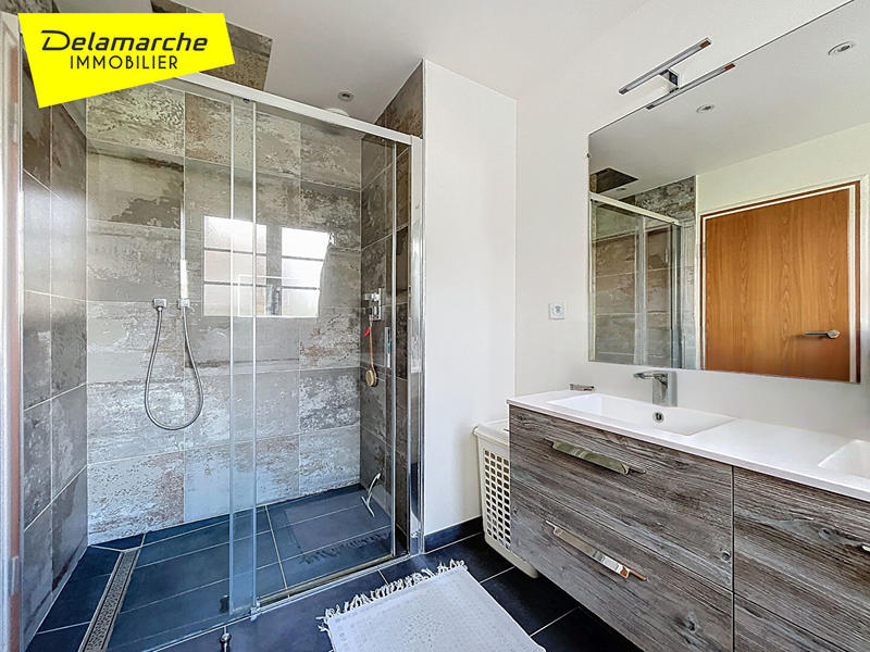 Maison - 260 m² - 9 pièces