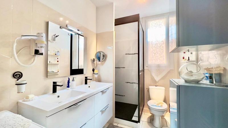 Maison - 349 m² - 10 pièces