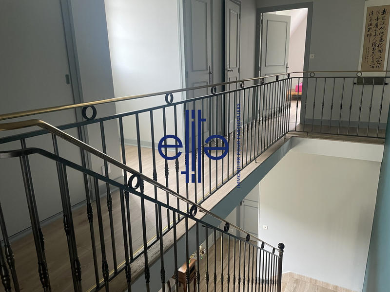 Maison - 203 m² - 7 pièces