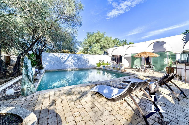 Maison - 249 m² - 8 pièces