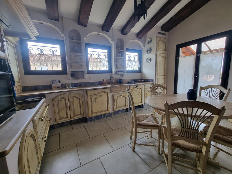 Propriété - 270 m² - 8 pièces