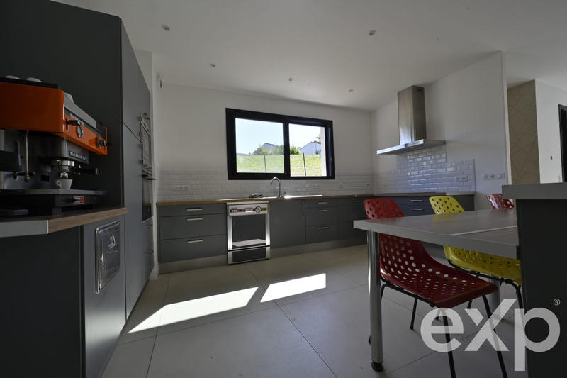 Maison - 202 m² - 5 pièces