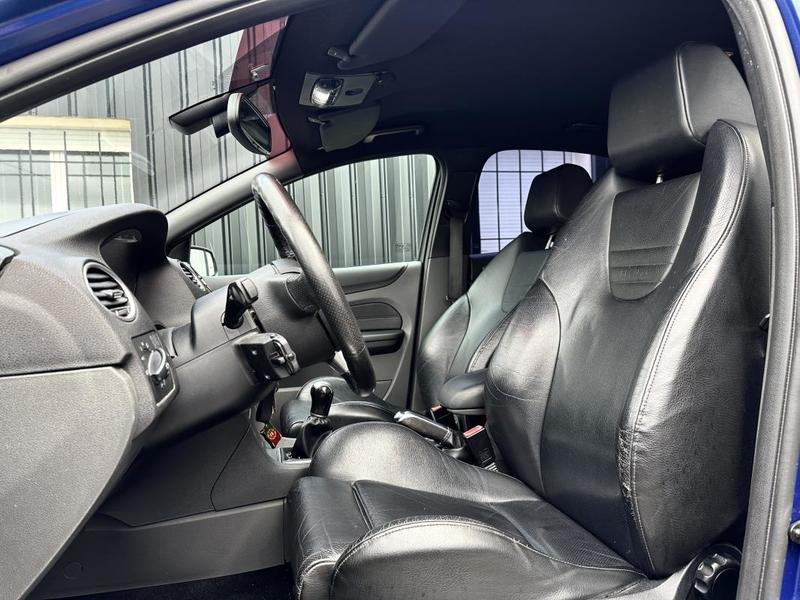 Ford Focus II Hatchback St 2.5 I 225cv