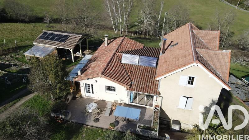 Maison - 236 m² - 7 pièces