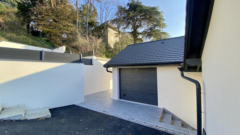 Maison - 240 m² - 6 pièces