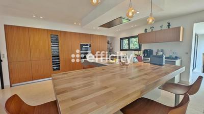 Villa - 300 m² - 7 pièces