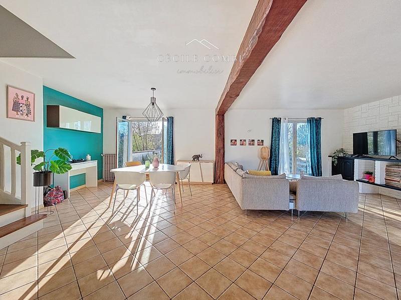 Pavillon - 180 m² - 7 pièces