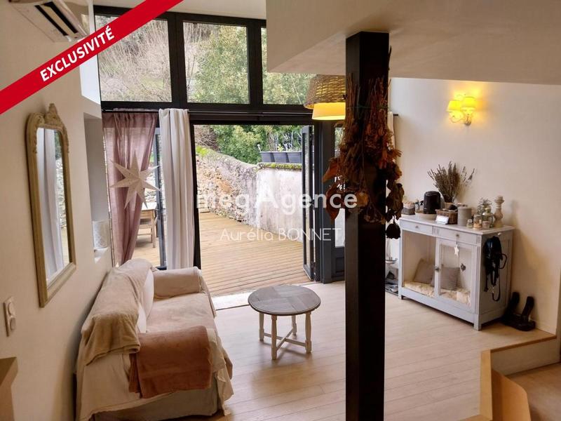 Maison - 246 m² - 9 pièces