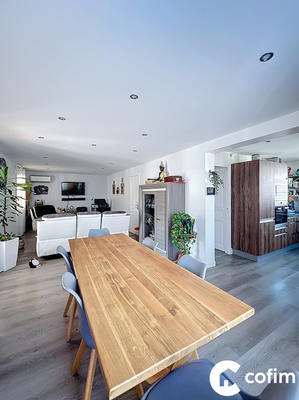 Maison traditionnelle - 194 m² - 9 pièces