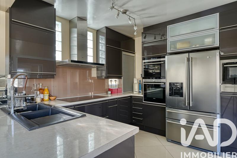 Maison - 247 m² - 10 pièces