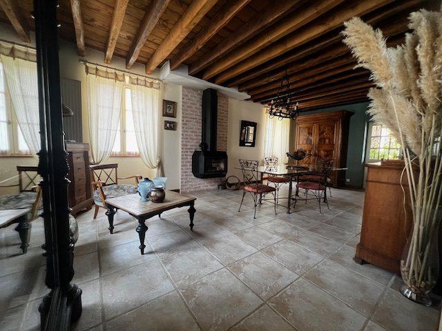 Maison ancienne - 193 m² - 7 pièces