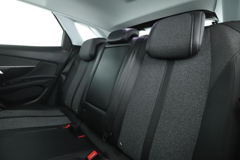 Peugeot 3008 1.5 Blue-HDi Allure Eat8 130 ch