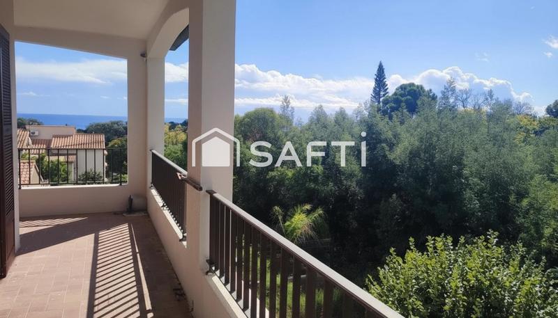 Maison - 228 m² - 7 pièces