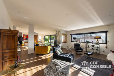 Villa - 247 m² - 7 pièces