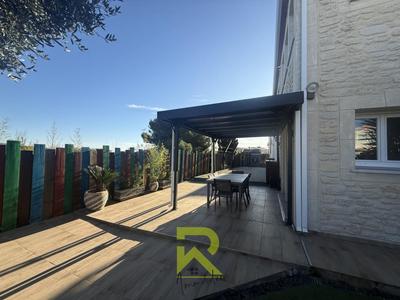 Maison - 239 m² - 4 pièces