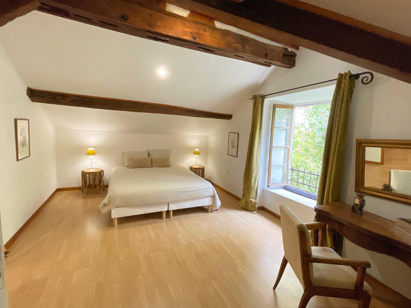 Maison - 260 m² - 8 pièces