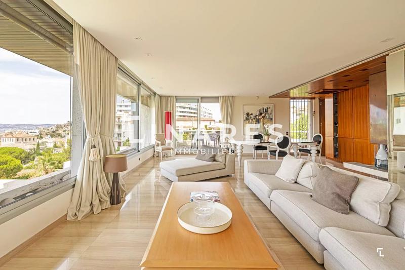 Maison - 313 m² - 9 pièces