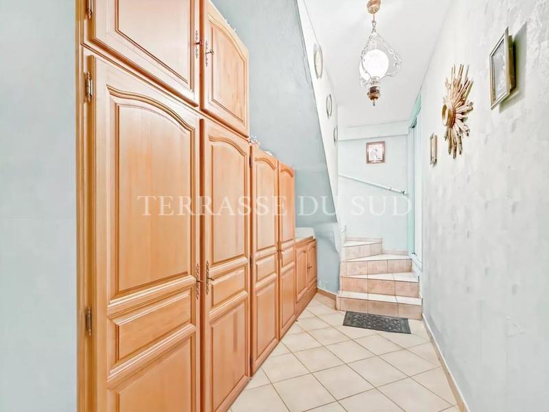 Propriété - 174 m² - 6 pièces