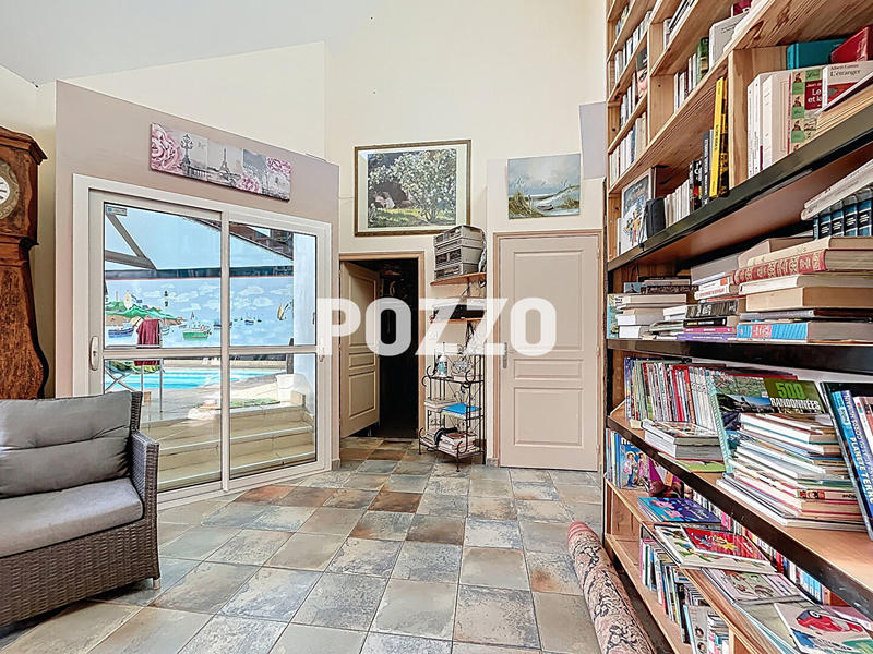 Maison - 237 m² - 9 pièces