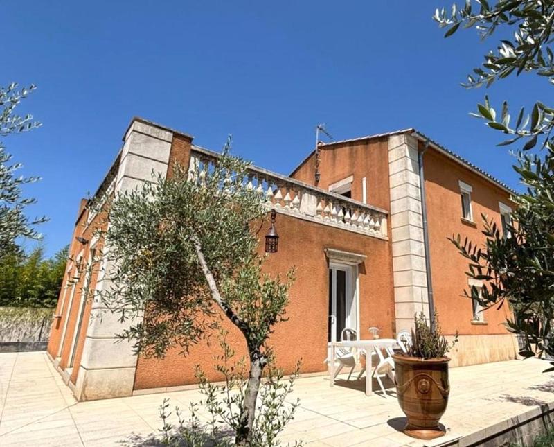 Maison - 290 m² - 8 pièces