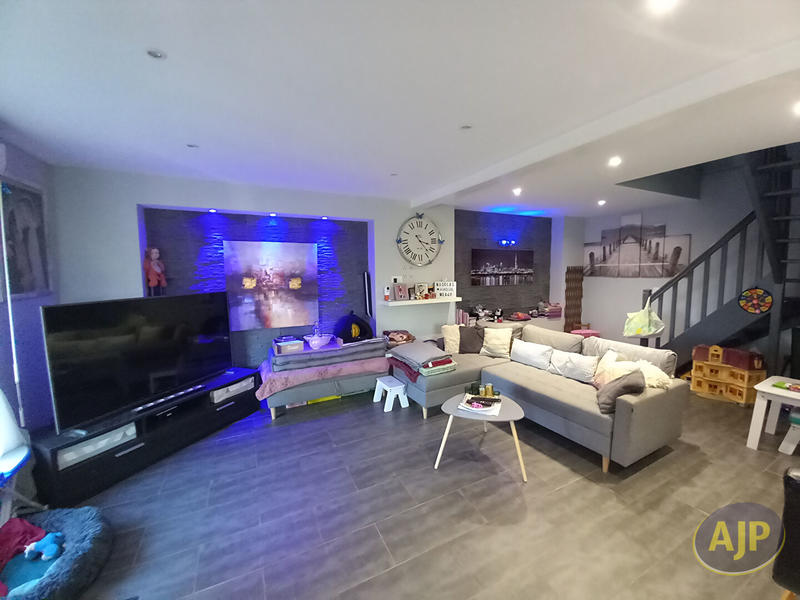 Maison - 94 m² - 5 pièces