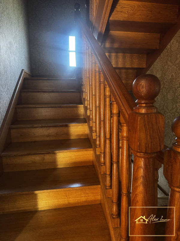 Maison - 216 m² - 7 pièces