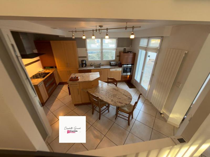 Maison - 205 m² - 6 pièces