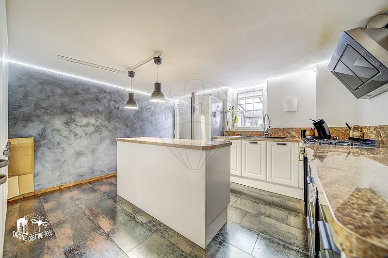 Maison - 243 m² - 7 pièces